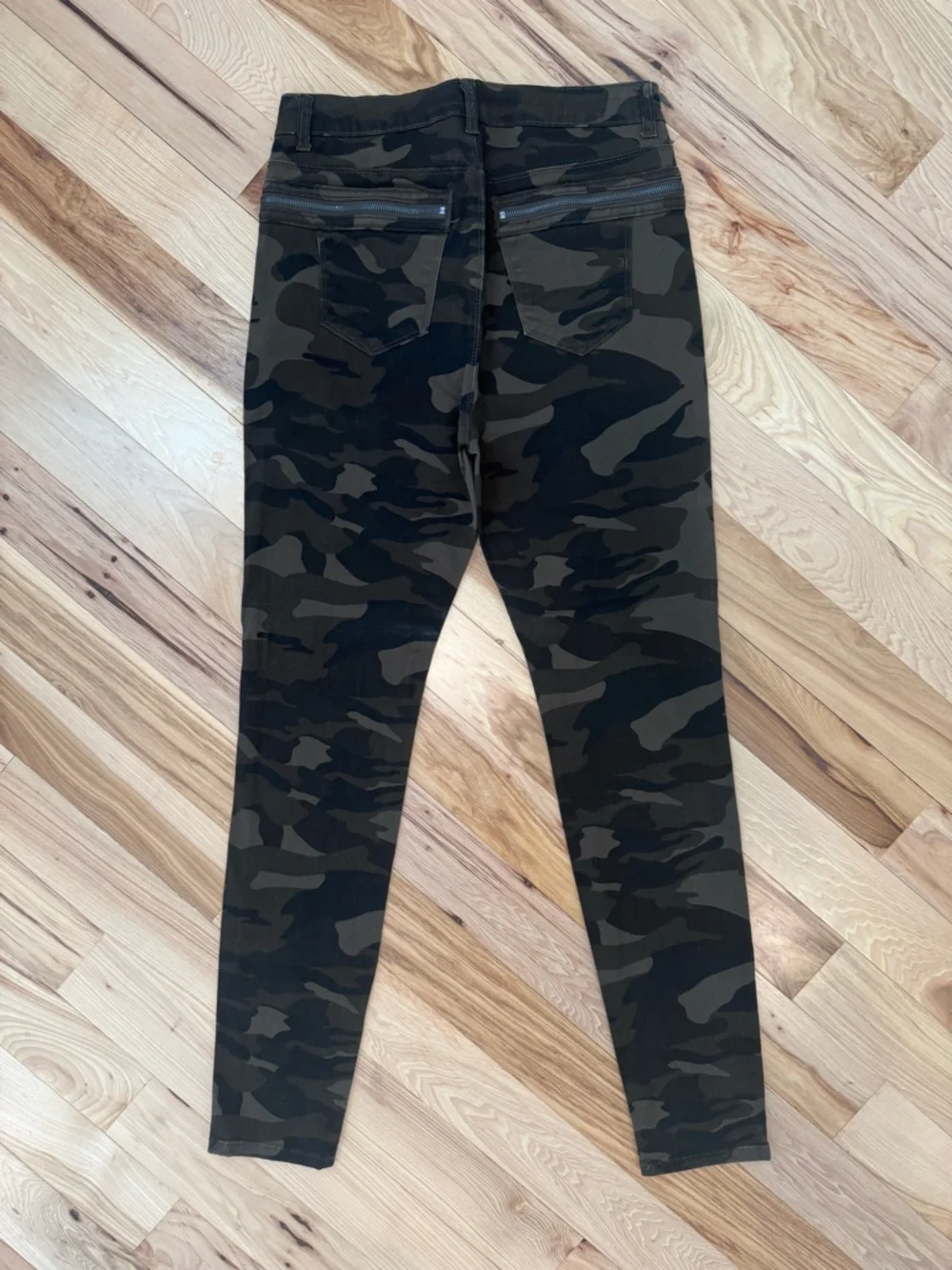 SOHO Jeans Camo Skinny Pants Zip Pocket Detail Size 6 - Picture 4 of 5